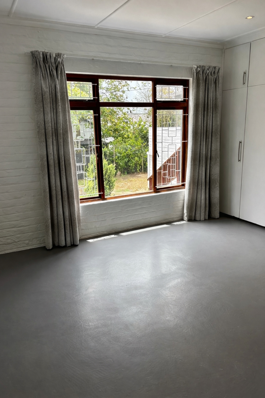 1 Bedroom Property for Sale in Plettenberg Bay Central Western Cape